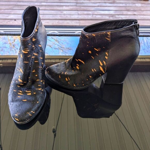 Cole Haan Boot Womens sz 8.5 Leather Calf Hair Heeled Ankle Bootie Black/Golden - Picture 1 of 9